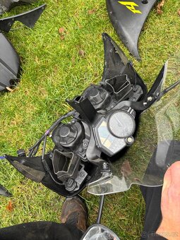 Sada plastu i s nadrzi na Yamaha R1 09-11 - 7