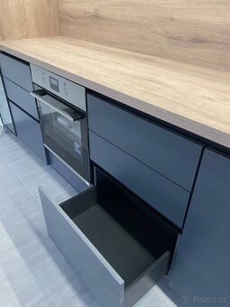 Prodám NOVOU Šedu kuchyň Plzeň DTD Egger - 7
