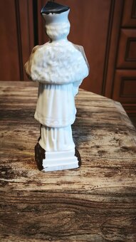 Staré svaté obrázky a soška. - 7