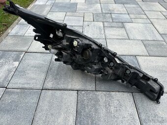 Toyota Corolla E21 HB/Combi 2018- - 7