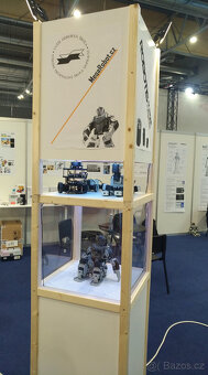 Stoly skříňky boxy koberec stojan - z expozice - 7