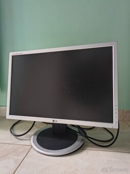Počítač a monitor - 7