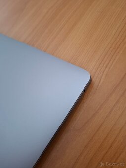 Macbook Air 13 palců M1 chip 16GB RAM 256 SSD 250 cyklů - 7