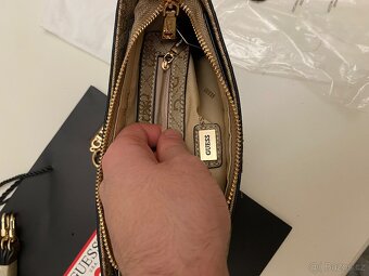 Kabelka Guess - 7