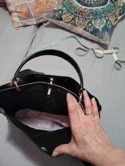 Nádherná kabelka Guess +sukně  Zdarma - 7