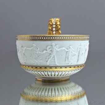 Míšeňský, kolem roku 1800, vzácný hrnek s reliéfem z Wedgwoo - 7