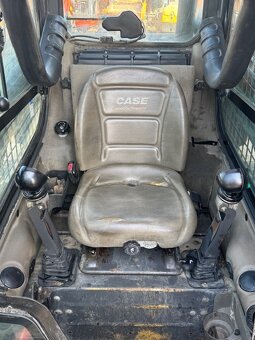 Smykový kolový nakladač Case SV185 - 7