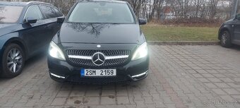 Mercedes-Benz b180 - 7