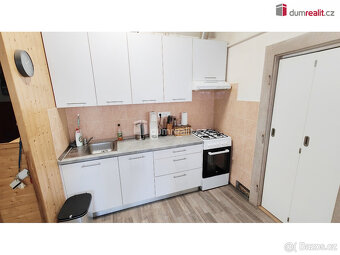 Pronájem bytu 2+1, 2.patro, 55 m2 + 5 m2 balkon, Praha 10- V - 7