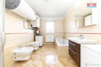 Prodej rodinného 263m² s pozemkem 1250m² v Šumicích - 7