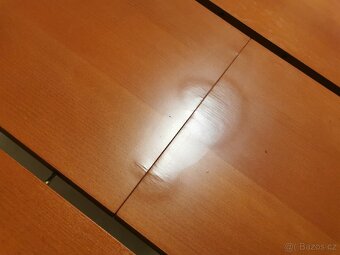 Rozkladaci jidelni stul, kožená sedačka - 7