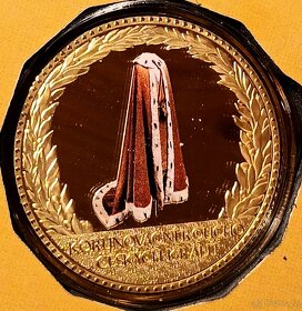 sada 6  pozlacených medailí stématikou korunovačních klenotů - 7