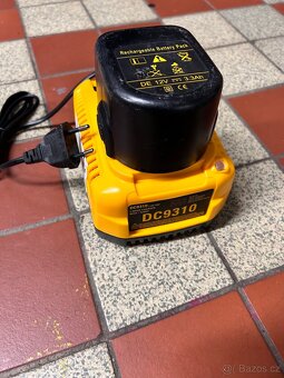 Set Dewalt aku vrtačka s příklepem + aku vysavač - 7