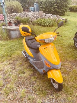 Prodám skútr Juki a Kymco - 7