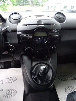 Mazda 2 1,4i 16V 55kW klimatizace, servis jen Mazda - 7