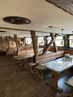 Masivní stoly s lavicemi - 7