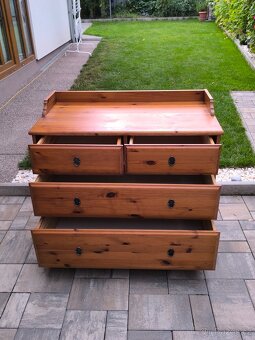Prodám komodu IKEA Leksvik - 7