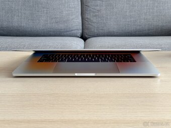 Apple MacBook Pro 15" - SSD 1TB - 100% STAV NOVÉHO - 7