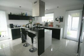 Prodej rodinného domu s  pozemkem 1 724 m² - 7