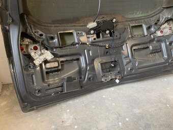 Ford Mondeo Mk4, zadní 5. (páté) dveře - 7