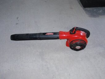 motorový foukač a vysavač na listí Hecht - 7