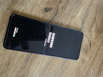 Samsung galaxy flip 4 256GB - 7