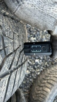 Zimní pneu 235/40/18 Hankook Dot 2422 - 7