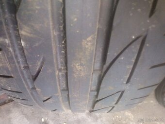 Prodám letní pneu Bridgestone 225/40r18 92y - 7