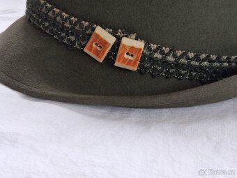 2×Myslivecký klobouk, kravata a knoflíčky - 7