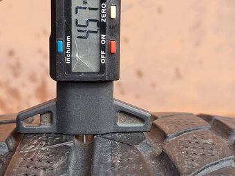 Zimní Continental 225 60 17 - 7