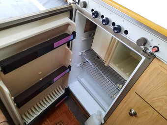 Obytný přívěs Chateau 400 - 7