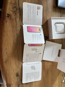 AirPods 2 s Lightning nabíjecím pouzdrem - 7