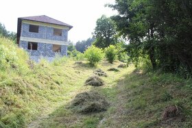 Sečení trávy křovinořezem a sekačkou - Rakovník. - 7