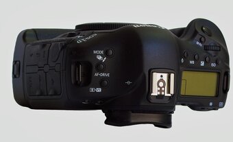 Prodám bývalou profesionální vlajkovou loď CANONu EOS-1Dx - 7