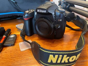 Nikon D90 + 2x objektiv, stativ, batoh, knihy a další přísl. - 7