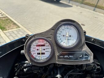 SUZUKI GSX 750 R - 7