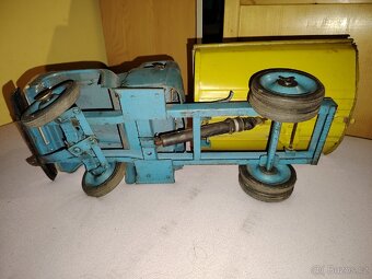 Ruské plechové auto - 7