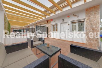 Prostorný rohový dům 3+kk v Mil Palmeras – jižní orientace - 7