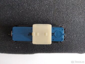 Vláčky TT Lokomotiva T334 + krabička - 7