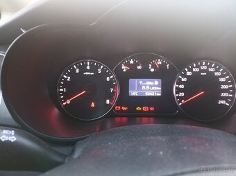 Kia Carens 1,6 GDI - 7