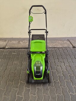 Kvalitní akumulátorová rotační sekačka na trávu GreenWorks - 7