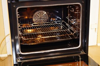 Siemens nerezová vestavná trouba HB673G0S1 - 7