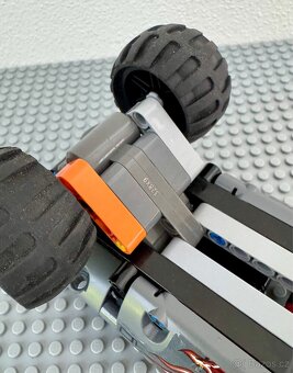LEGO Technic 42090 - Útěk v teréňáku - 7