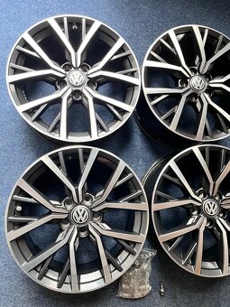 5x112 R17 VW Tiguan / Tulsa - originál Alu + šrouby - 7