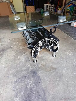 Konferenční stolek z bloku motoru V8 Mercedes Benz. - 7