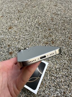 iPhone 16 pro - baterie 100% - 7