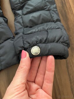 Černá lehká péřová prošívaná přechodová bunda Tommy Hilfiger - 7