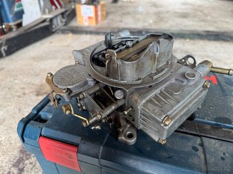 Karburátory Edelbrock a Holley pro motory V8 - 7