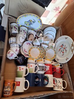 Hrnky, šálky, podšalky a talíře - 7