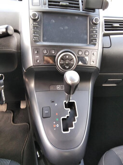 Toyota Verso - 7